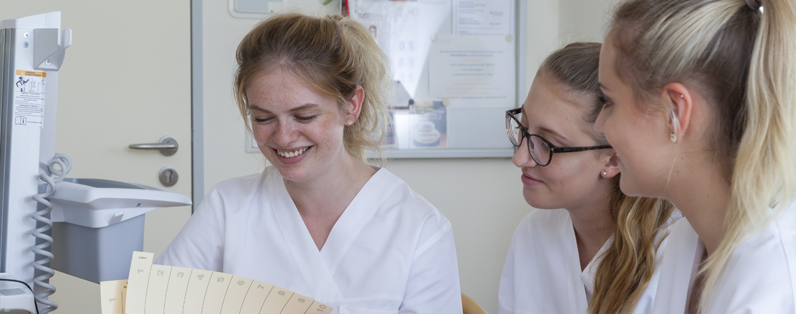 Pflegefachmann/frau (m/w/d) (Ausbildung April 2027), 2. Bild