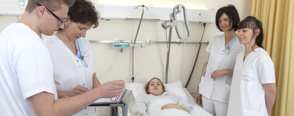 Praxisanleiter (m/w/d) für die Bereiche Orthopädie/Unfallchirurgie und Gefäßchirurgie, 1. Bild